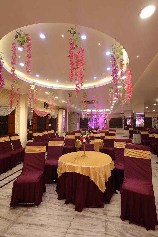 Hotel The Leaf - Gomti Nagar Lucknow Exterior photo