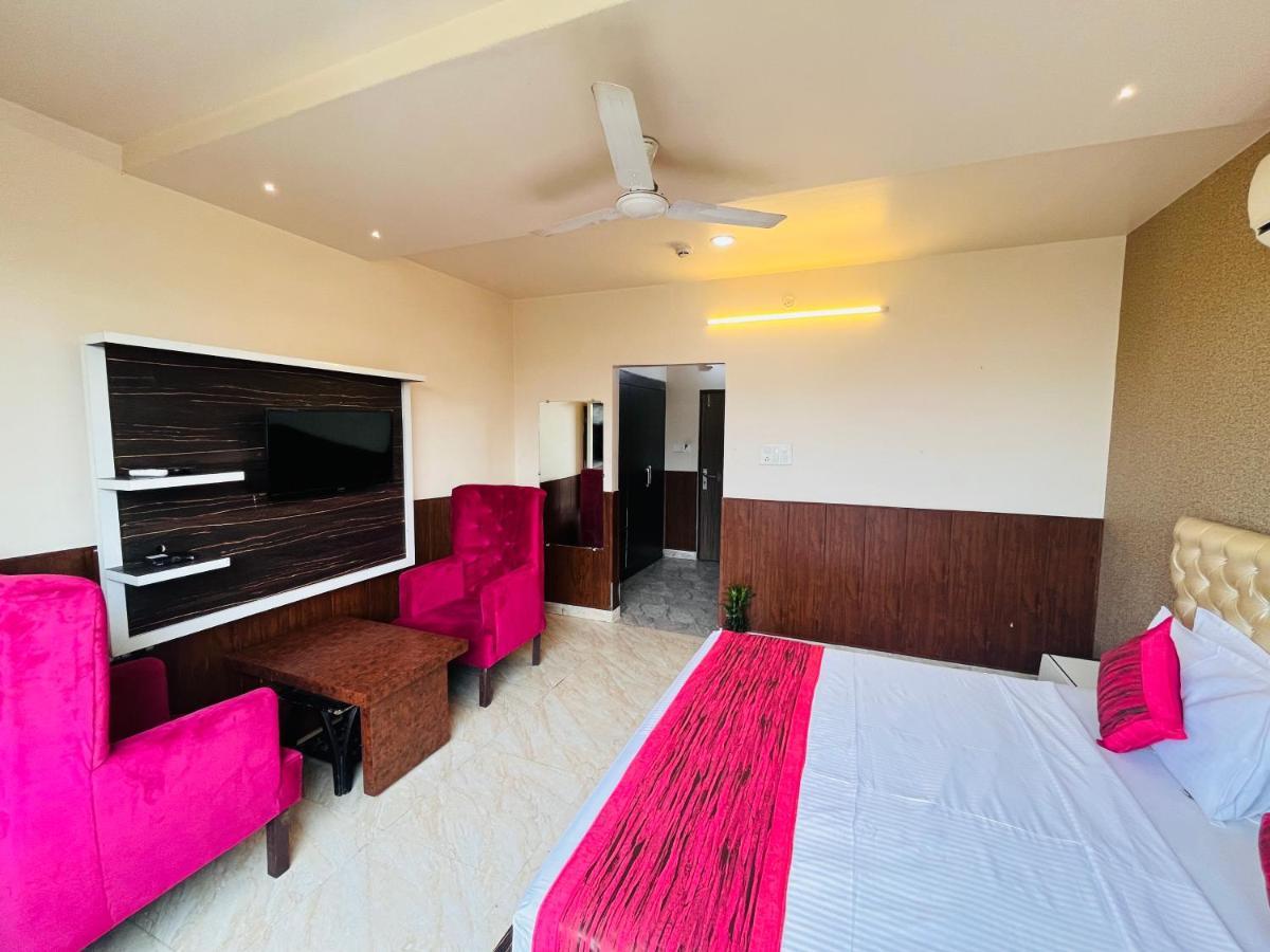 Hotel The Leaf - Gomti Nagar Lucknow Exterior photo